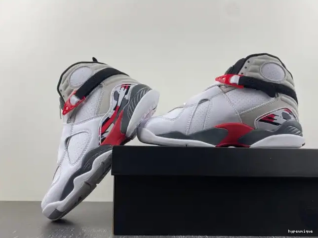 HYPE Bugs Bunny Retro (2013) 305381-103 8 Air Jordan 0422